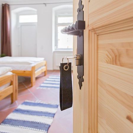 Doppelzimmer III Gaestezimmer In Unterkunft Mit Gemeinschaftsbad Und Gemeinschaftskueche Chemnitz Exterior foto