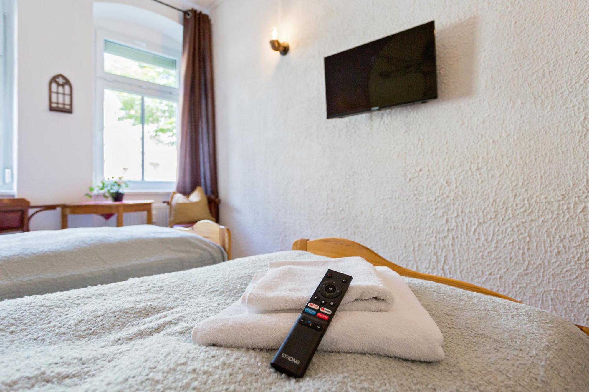 Doppelzimmer III Gaestezimmer In Unterkunft Mit Gemeinschaftsbad Und Gemeinschaftskueche Chemnitz Exterior foto